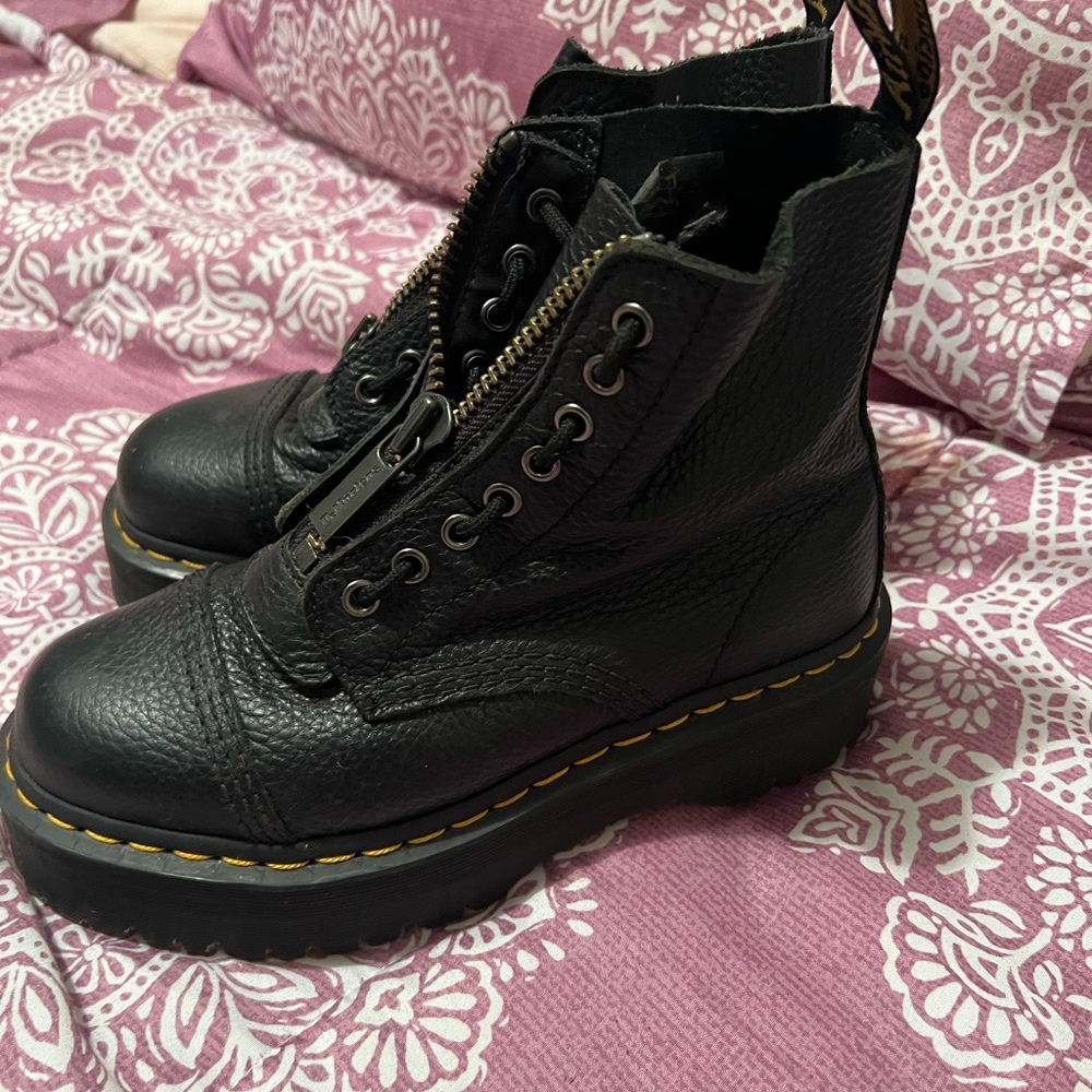 Dr. Marten Sinclair Boots